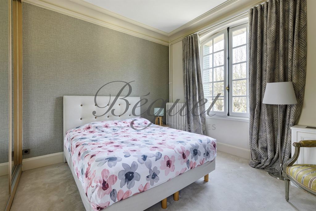 A vendre chez Beguet Associés : Louveciennes (78430) – Propriété historique de 790 m² avec parc paysagé, 4 chambres – Piscine - près de Marly-le-Roi, Yvelines, Île-de-France
