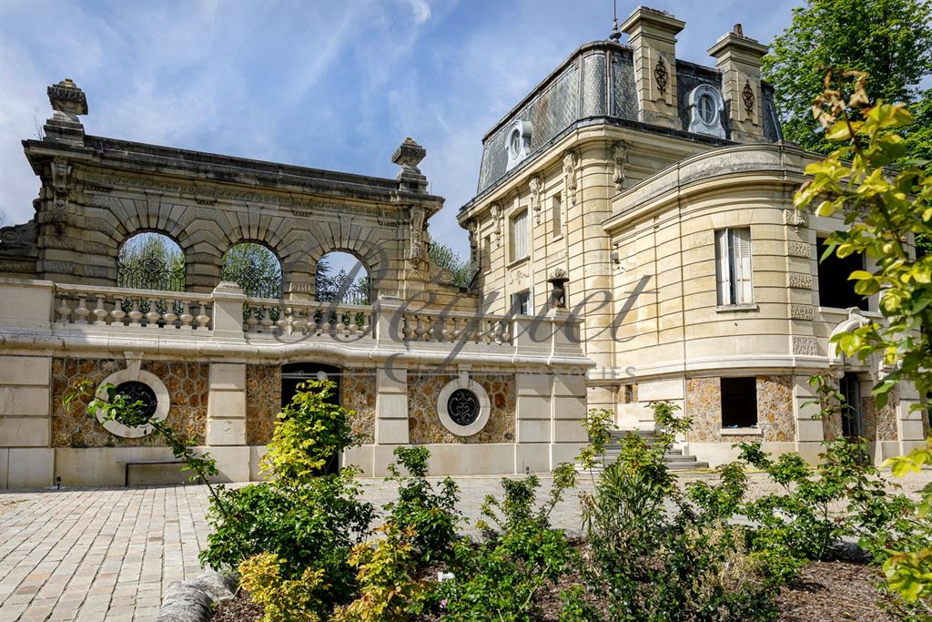 A vendre chez Beguet Associés : Louveciennes (78430) – Propriété historique de 790 m² avec parc paysagé, 4 chambres – Piscine - près de Marly-le-Roi, Yvelines, Île-de-France