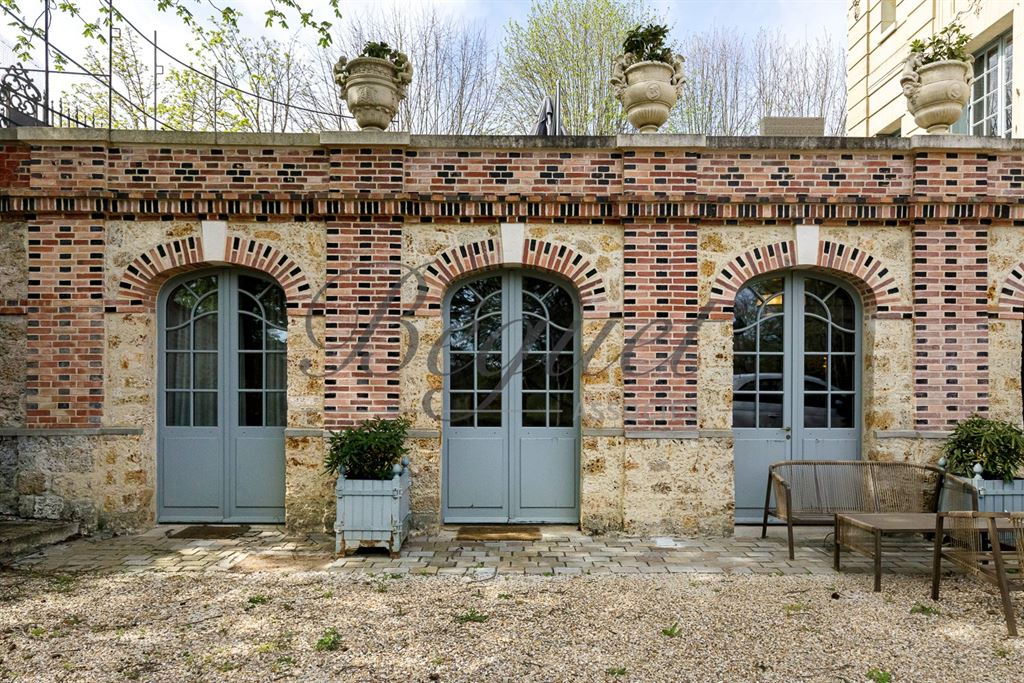 A vendre chez Beguet Associés : Louveciennes (78430) – Propriété historique de 790 m² avec parc paysagé, 4 chambres – Piscine - près de Marly-le-Roi, Yvelines, Île-de-France
