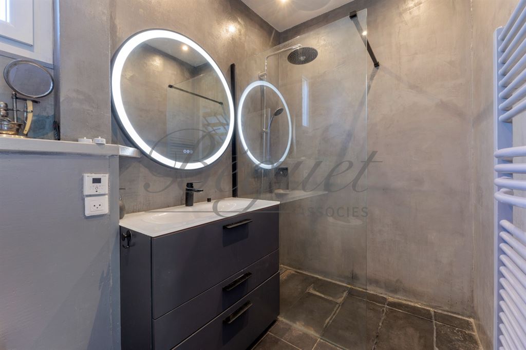 A vendre chez Beguet Associés : Vaucresson – Maison des années 1930 de 230 m², 4 chambres, jardin de 494 m² – Hauts-de-Seine, Île-de-France