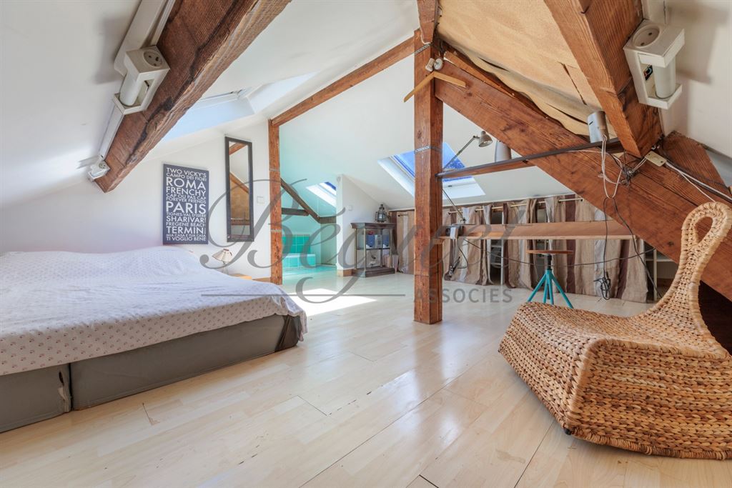 A vendre chez Beguet Associés : Vaucresson – Maison des années 1930 de 230 m², 4 chambres, jardin de 494 m² – Hauts-de-Seine, Île-de-France