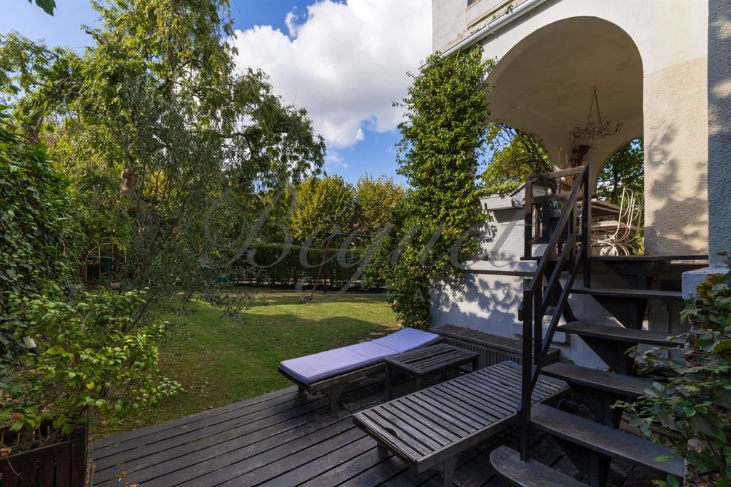 A vendre chez Beguet Associés : Vaucresson – Maison des années 1930 de 230 m², 4 chambres, jardin de 494 m² – Hauts-de-Seine, Île-de-France