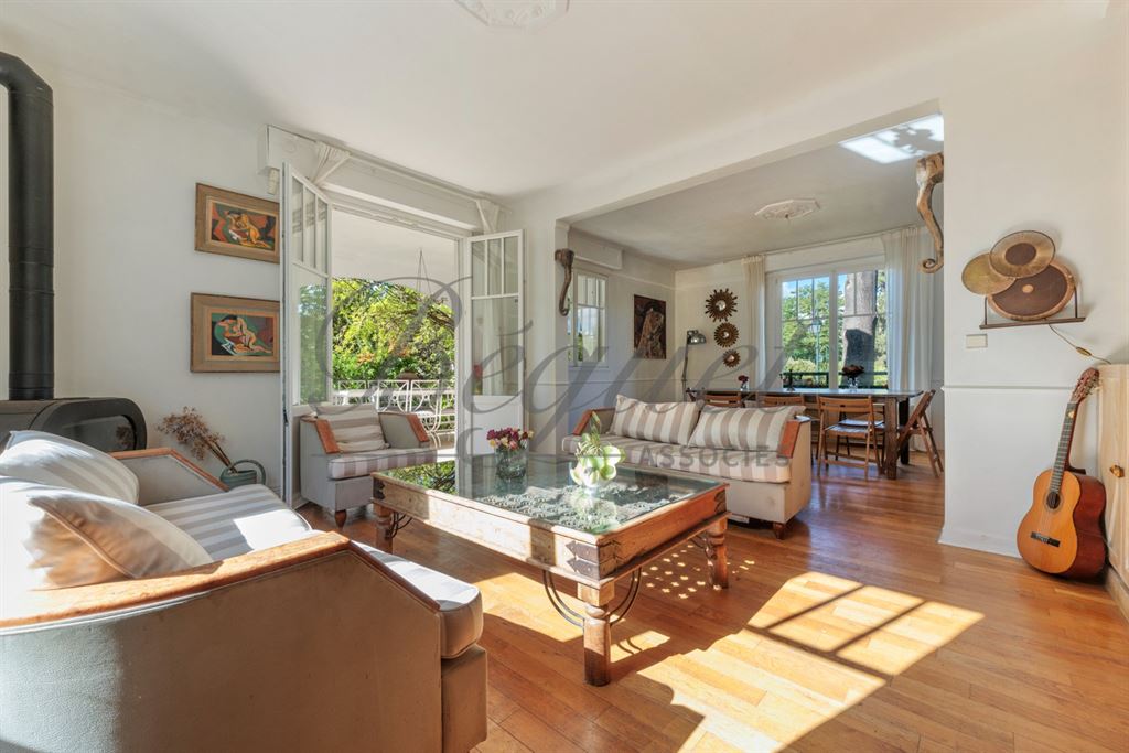 A vendre chez Beguet Associés : Vaucresson – Maison des années 1930 de 230 m², 4 chambres, jardin de 494 m² – Hauts-de-Seine, Île-de-France