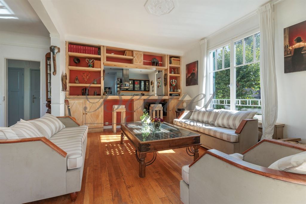 A vendre chez Beguet Associés : Vaucresson – Maison des années 1930 de 230 m², 4 chambres, jardin de 494 m² – Hauts-de-Seine, Île-de-France