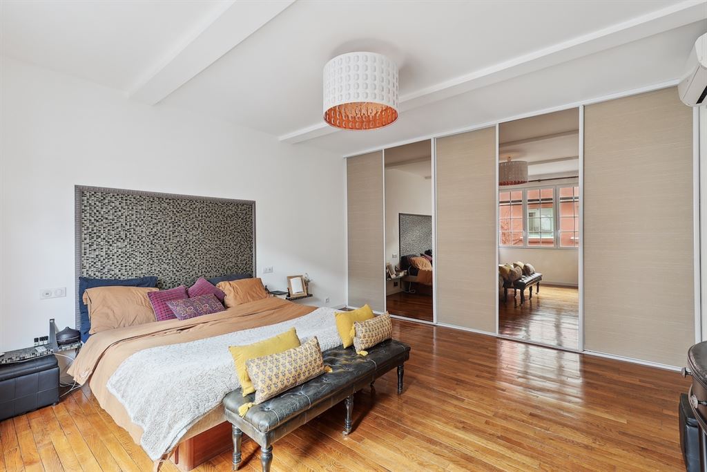 A vendre chez Beguet Associés : Paris 14e (75014) – Maison de 195 m², 4 chambres, bureau, patio de 17 m² – quartier du Parc Montsouris