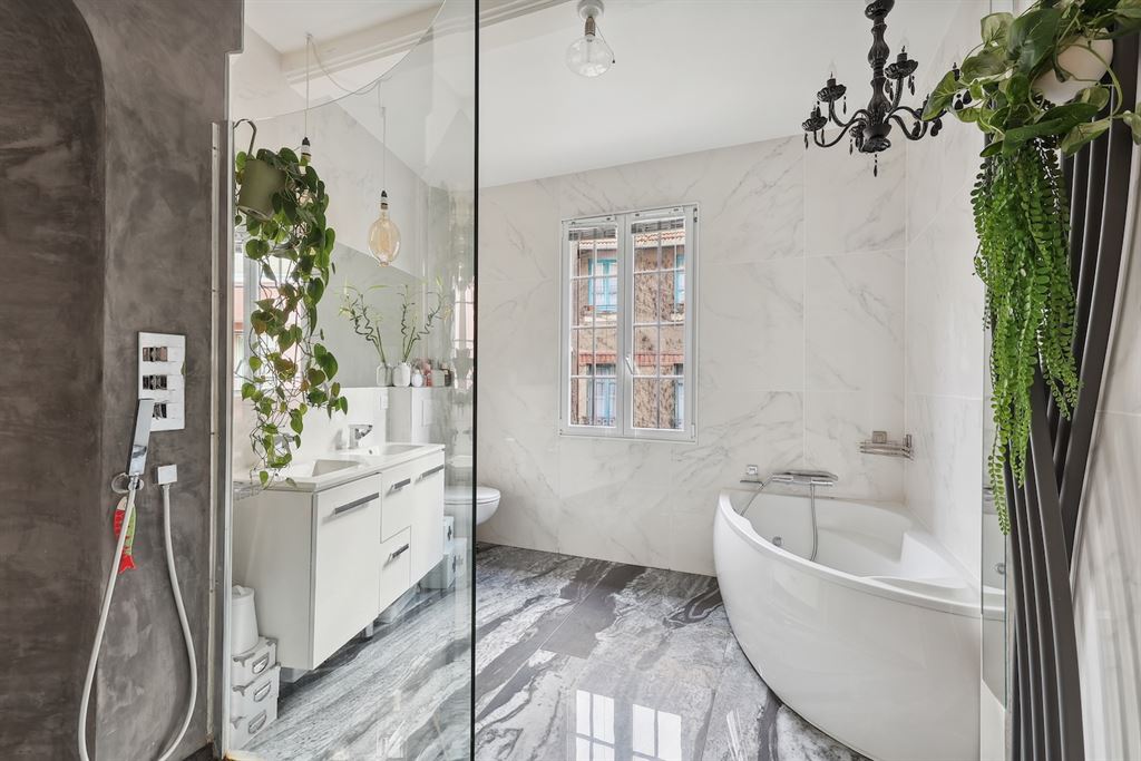 A vendre chez Beguet Associés : Paris 14e (75014) – Maison de 195 m², 4 chambres, bureau, patio de 17 m² – quartier du Parc Montsouris