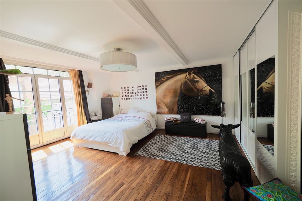 A vendre chez Beguet Associés : Paris 14e (75014) – Maison de 195 m², 4 chambres, bureau, patio de 17 m² – quartier du Parc Montsouris