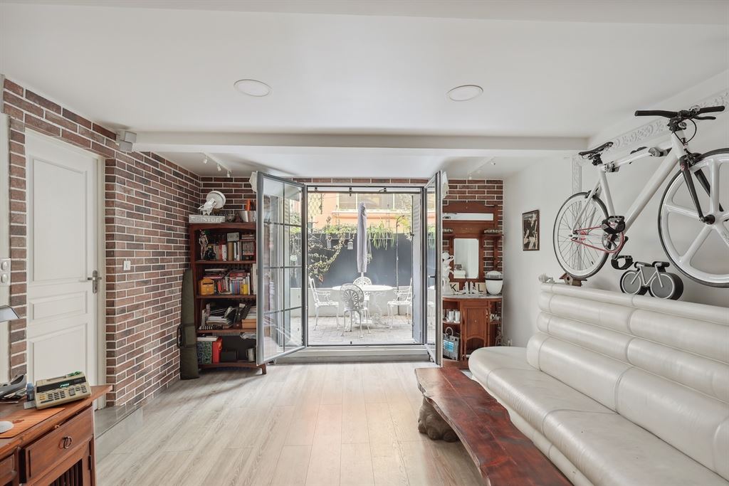 A vendre chez Beguet Associés : Paris 14e (75014) – Maison de 195 m², 4 chambres, bureau, patio de 17 m² – quartier du Parc Montsouris