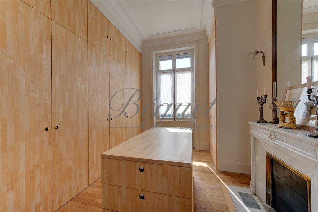 A vendre chez Beguet Associés : Azay-le-Rideau (37190) – Château de 1900 de 1060 m², 17 chambres, parc de 2,7 ha – près de Tours, Indre-et-Loire, Centre-Val de Loire