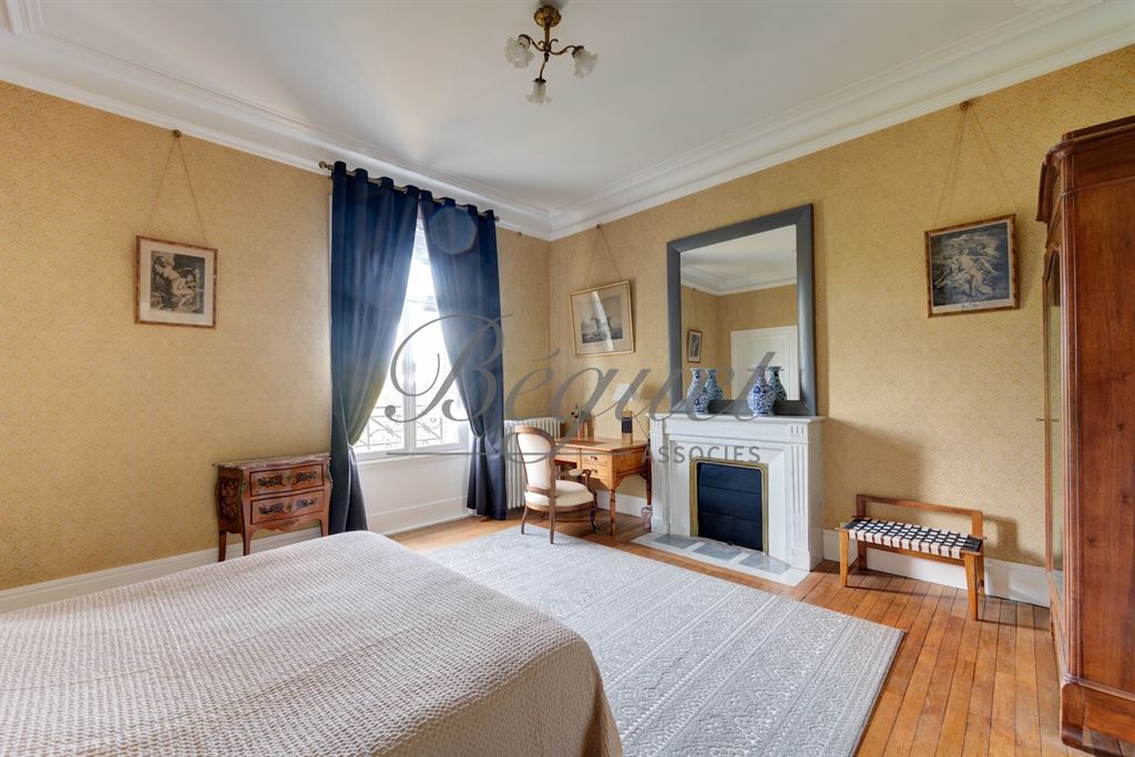 A vendre chez Beguet Associés : Azay-le-Rideau (37190) – Château de 1900 de 1060 m², 17 chambres, parc de 2,7 ha – près de Tours, Indre-et-Loire, Centre-Val de Loire