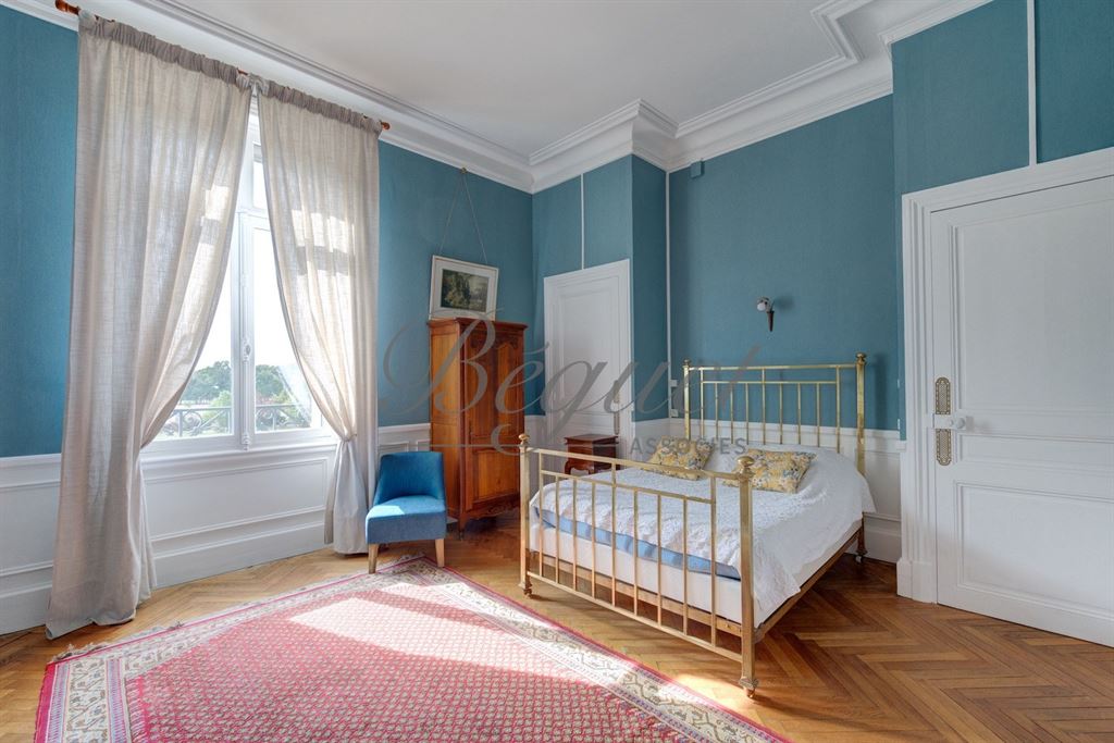 A vendre chez Beguet Associés : Azay-le-Rideau (37190) – Château de 1900 de 1060 m², 17 chambres, parc de 2,7 ha – près de Tours, Indre-et-Loire, Centre-Val de Loire