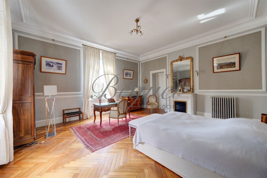 A vendre chez Beguet Associés : Azay-le-Rideau (37190) – Château de 1900 de 1060 m², 17 chambres, parc de 2,7 ha – près de Tours, Indre-et-Loire, Centre-Val de Loire