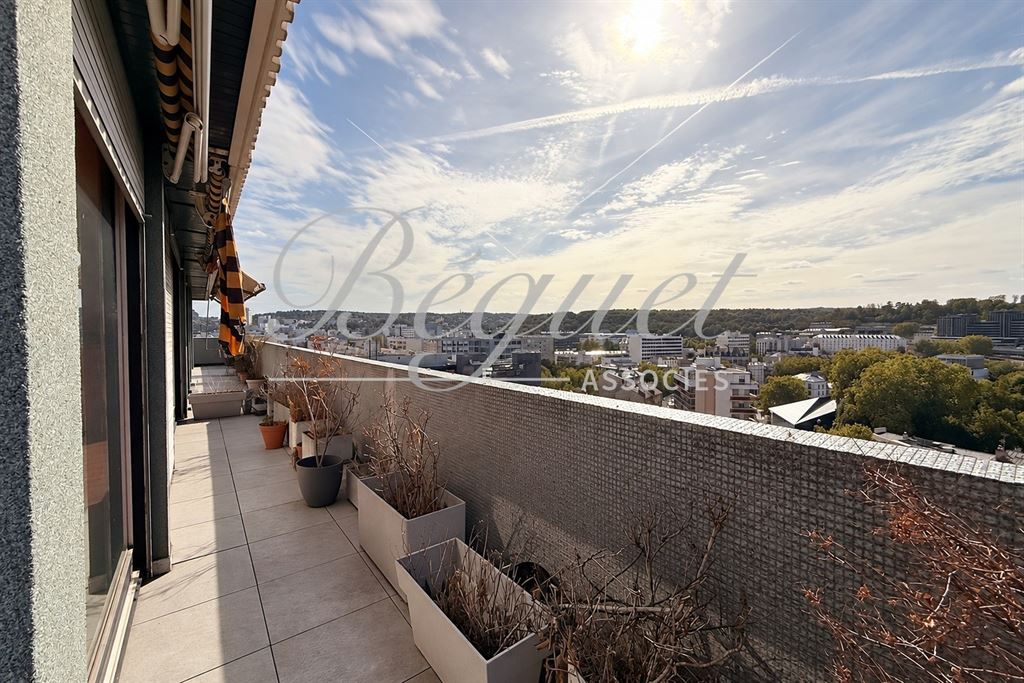 A vendre chez Beguet Associés : Boulogne nord (92100) – Appartement dernier étage de 117 m², 3 chambres, 56 m² d’espaces extérieurs Terrasses/Balcons - parking - Piscine