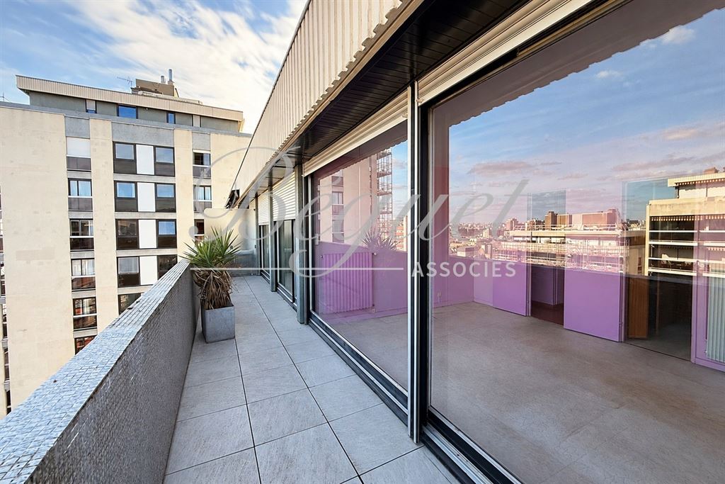A vendre chez Beguet Associés : Boulogne nord (92100) – Appartement dernier étage de 117 m², 3 chambres, 56 m² d’espaces extérieurs Terrasses/Balcons - parking - Piscine