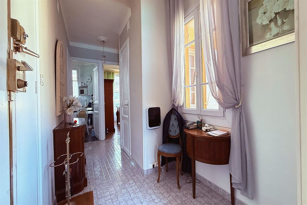 A vendre chez Beguet Associés : Nice (06000) – Appartement de 58 m², 2 chambres, vue mer – Promenade des Anglais, Alpes-Maritimes, Provence-Alpes-Côte d’Azur