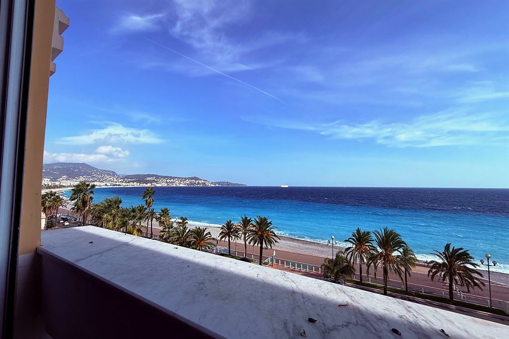A vendre chez Beguet Associés : Nice (06000) – Appartement de 58 m², 2 chambres, vue mer – Promenade des Anglais, Alpes-Maritimes, Provence-Alpes-Côte d’Azur