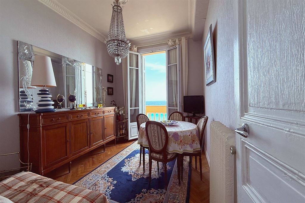 A vendre chez Beguet Associés : Nice (06000) – Appartement de 58 m², 2 chambres, vue mer – Promenade des Anglais, Alpes-Maritimes, Provence-Alpes-Côte d’Azur