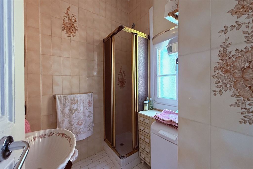 A vendre chez Beguet Associés : Nice (06000) – Appartement de 58 m², 2 chambres, vue mer – Promenade des Anglais, Alpes-Maritimes, Provence-Alpes-Côte d’Azur