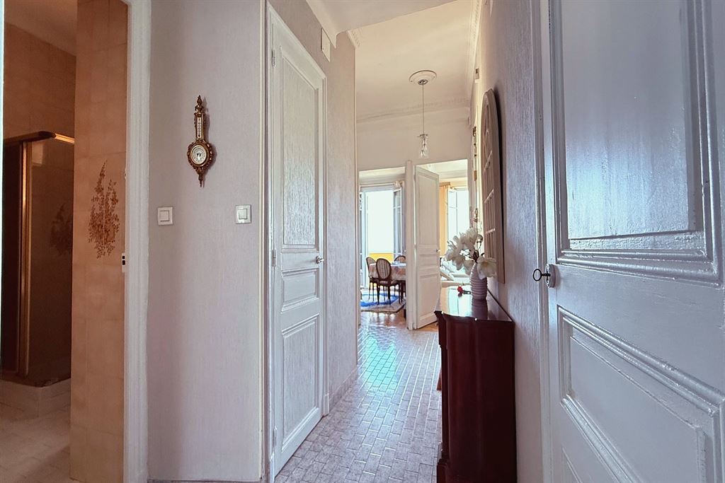 A vendre chez Beguet Associés : Nice (06000) – Appartement de 58 m², 2 chambres, vue mer – Promenade des Anglais, Alpes-Maritimes, Provence-Alpes-Côte d’Azur