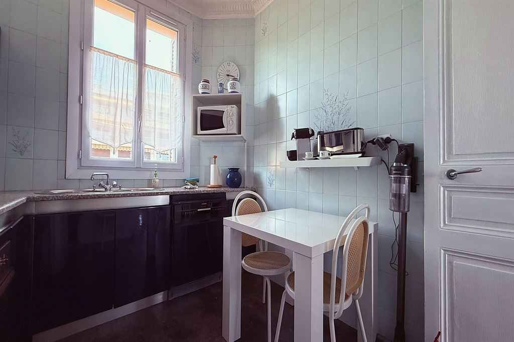 A vendre chez Beguet Associés : Nice (06000) – Appartement de 58 m², 2 chambres, vue mer – Promenade des Anglais, Alpes-Maritimes, Provence-Alpes-Côte d’Azur