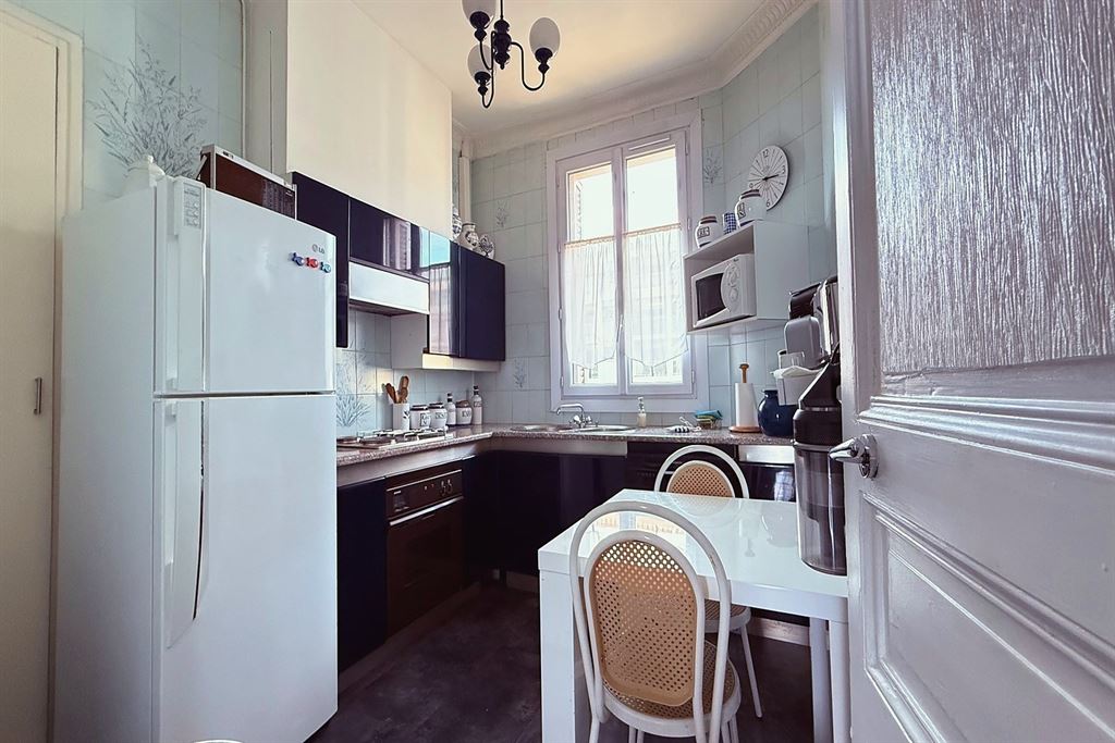 A vendre chez Beguet Associés : Nice (06000) – Appartement de 58 m², 2 chambres, vue mer – Promenade des Anglais, Alpes-Maritimes, Provence-Alpes-Côte d’Azur