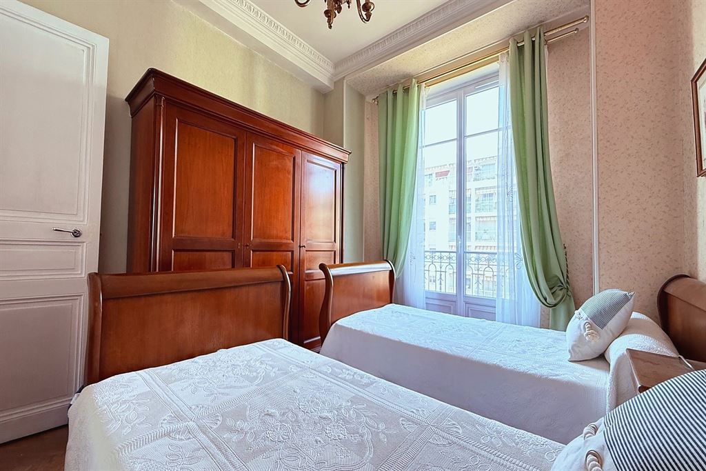 A vendre chez Beguet Associés : Nice (06000) – Appartement de 58 m², 2 chambres, vue mer – Promenade des Anglais, Alpes-Maritimes, Provence-Alpes-Côte d’Azur