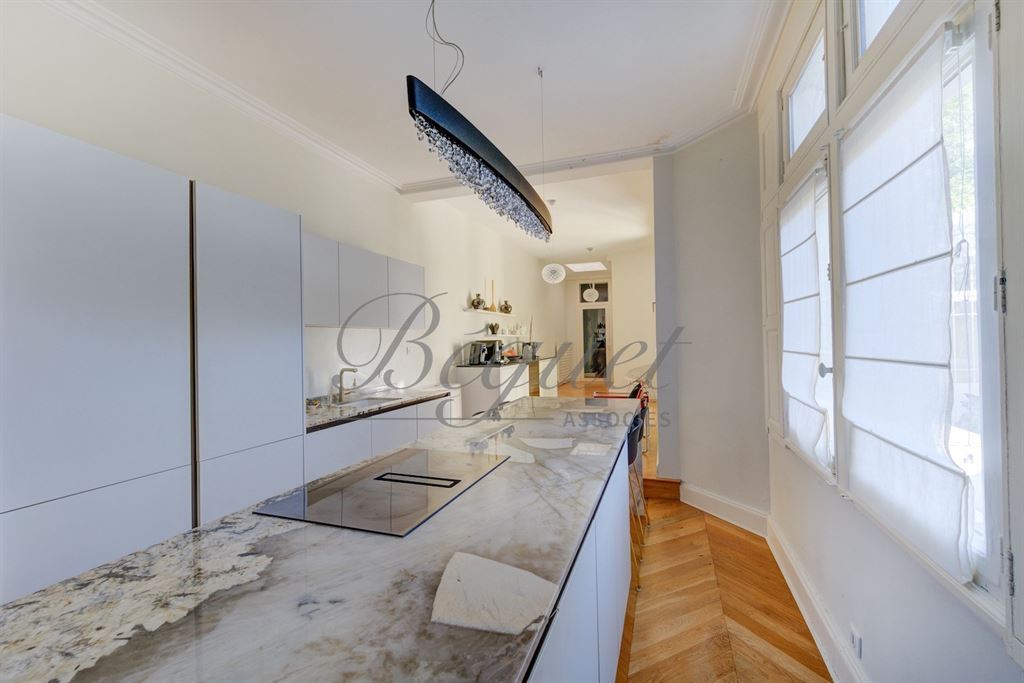 A vendre chez Beguet Associés : Tours (37000), Indre-et-Loire, Prébendes nord – Maison de caractère de 446 m², 10 pièces, 7 ch, dépendance, jardin, piscine