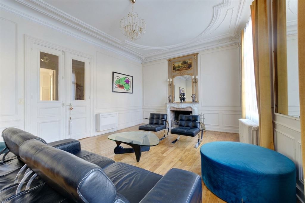 A vendre chez Beguet Associés : Tours (37000), Indre-et-Loire, Prébendes nord – Maison de caractère de 446 m², 10 pièces, 7 ch, dépendance, jardin, piscine