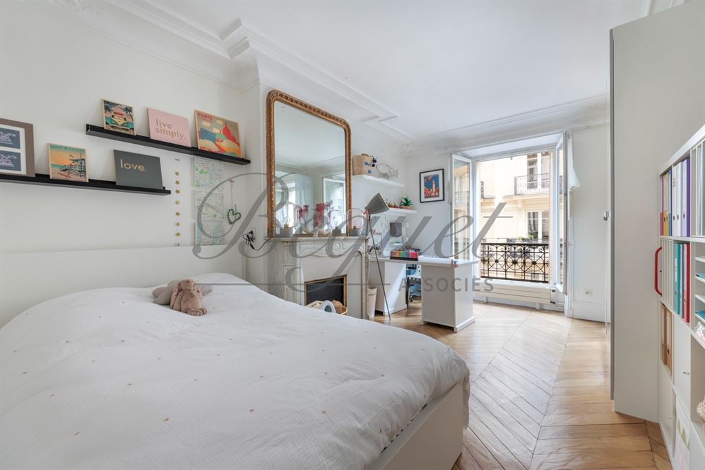 A vendre chez Beguet Associés : Paris 16 (75016) – Appartement 172,5 m², 3-4 chambres, cave de 10 m² – quartier Chaillot, Paris, Île-de-France
