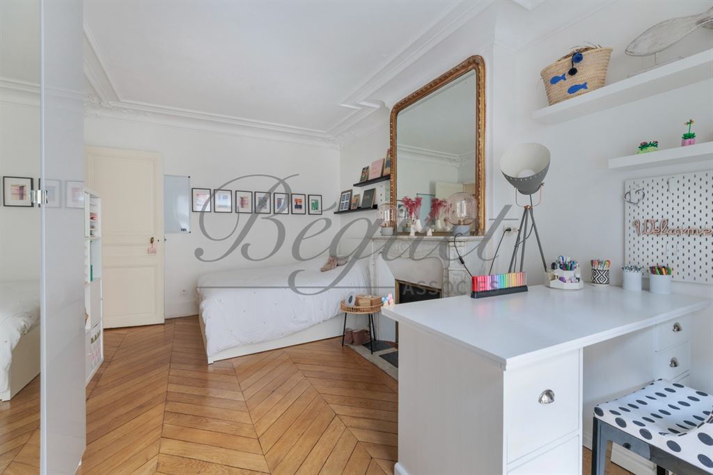 A vendre chez Beguet Associés : Paris 16 (75016) – Appartement 172,5 m², 3-4 chambres, cave de 10 m² – quartier Chaillot, Paris, Île-de-France