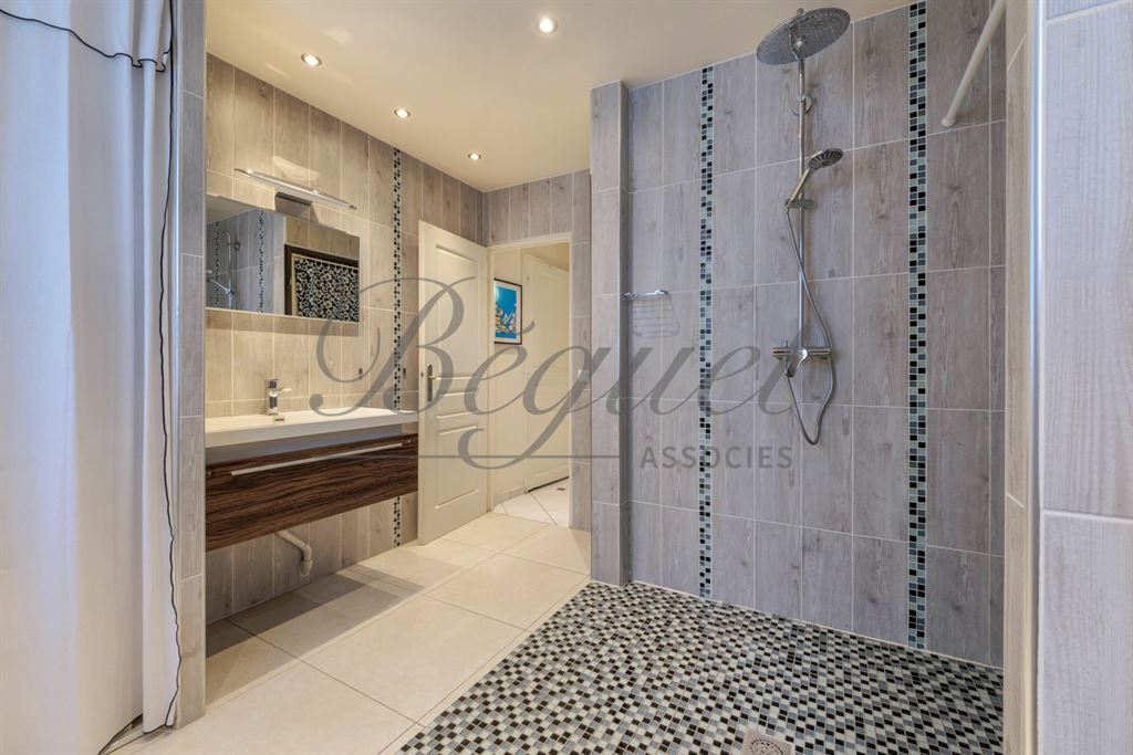 A vendre chez Beguet Associés : Paris 16 (75016) – Appartement 172,5 m², 3-4 chambres, cave de 10 m² – quartier Chaillot, Paris, Île-de-France