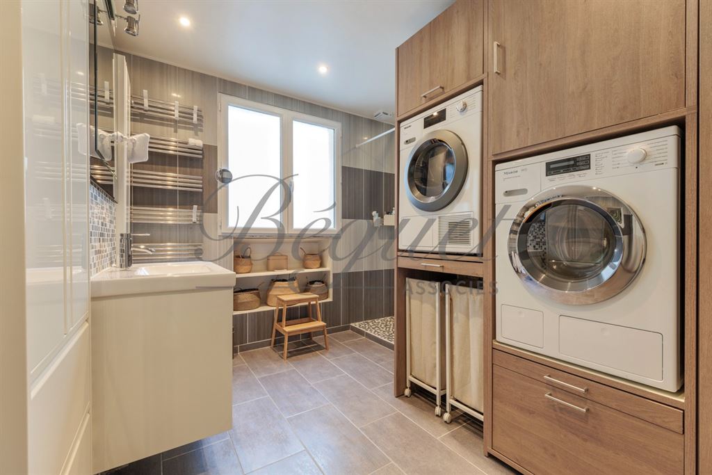 A vendre chez Beguet Associés : Paris 16 (75016) – Appartement 172,5 m², 3-4 chambres, cave de 10 m² – quartier Chaillot, Paris, Île-de-France
