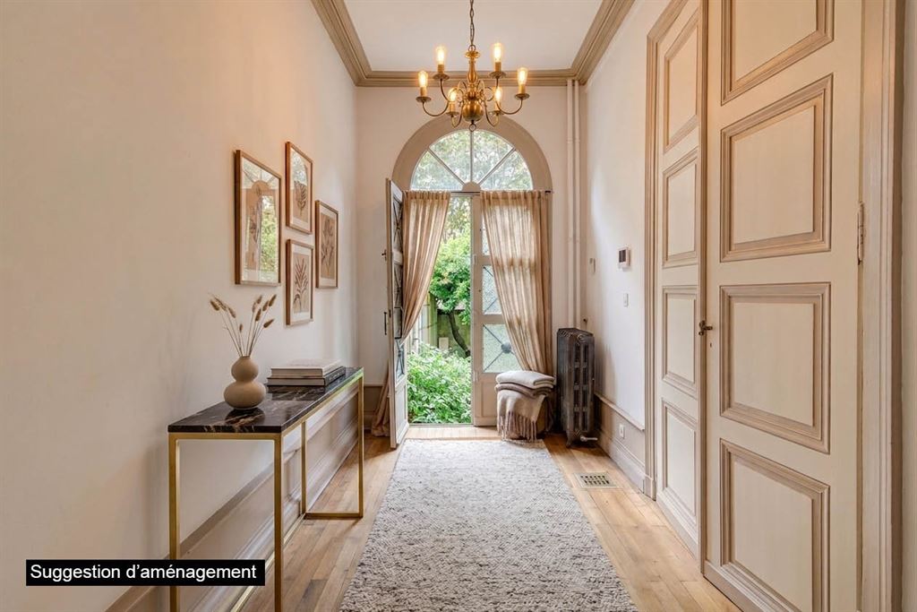 A vendre chez Beguet Associés : Tours (37000), Indre-et-Loire – Maison rénovée de 330 m², 6 chambres, jardin et 2 parkings