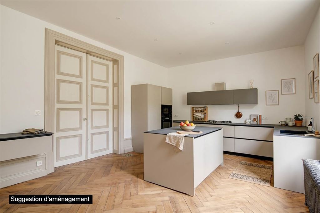 A vendre chez Beguet Associés : Tours (37000), Indre-et-Loire – Maison rénovée de 330 m², 6 chambres, jardin et 2 parkings